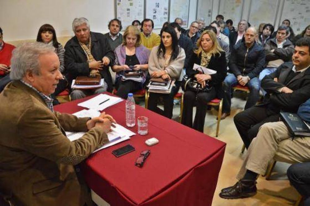 Peralta se reuni� con sus funcionarios porque �la gente tiene que saber qu� estamos haciendo�
