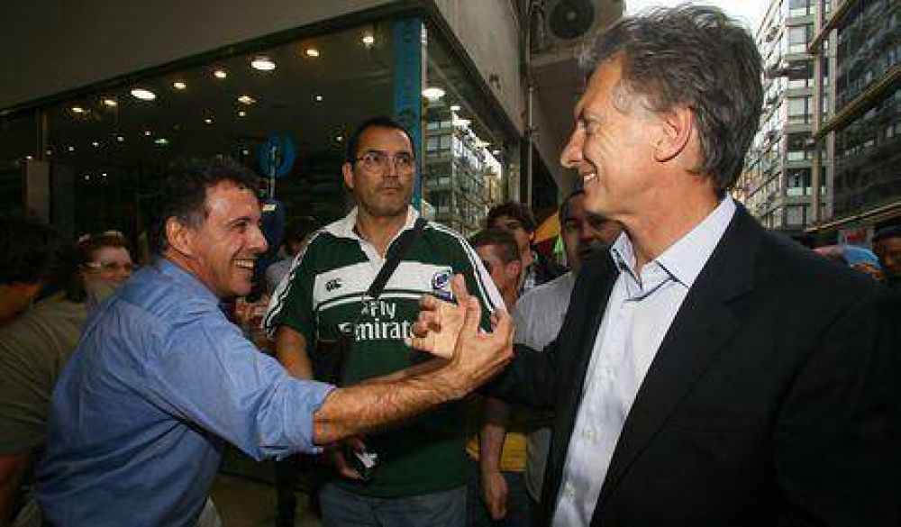 Macri supera a Scioli en encuestas