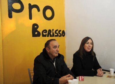 Mientras Macri disfruta del Mundial en Brasil, Vidal dio una charla para 43 personas en Berisso