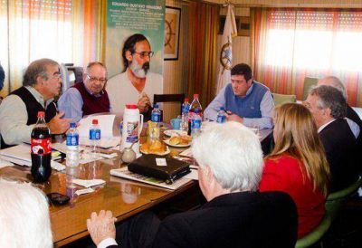 Mariotto se reuni� con trabajadores de SUPeH Ensenada para debatir la bater�a de proyectos �De la semilla a la exportaci�n�