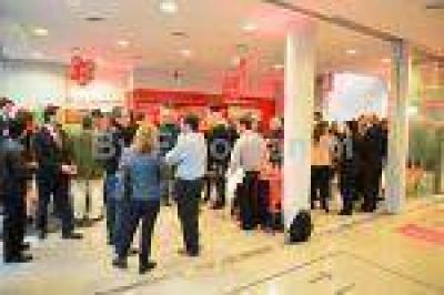 Inauguraron en forma oficial la sucursal del banco Santander R�o en Roque P�rez