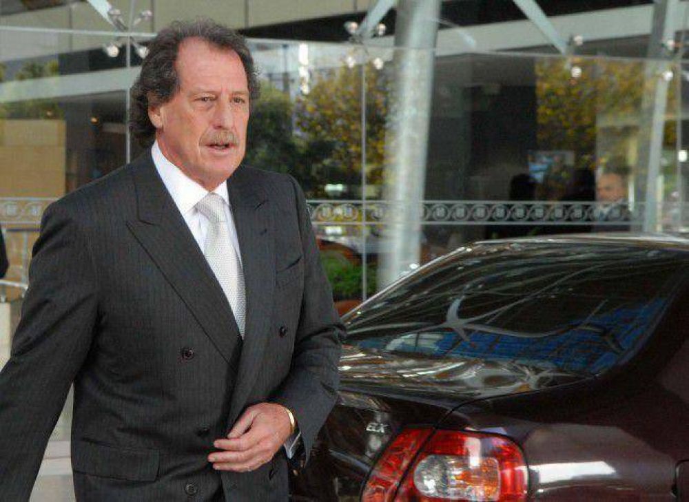 Por coberturas, el d�lar blue se dispar� 35 centavos a $ 12,20