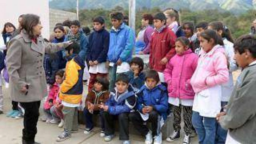 La Gobernadora anunci� la instalaci�n de gas natural en diez escuelas rurales cada a�o