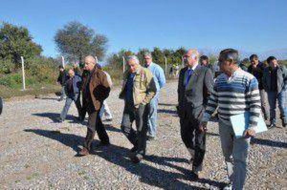 Parque industrial de Perico en marcha: el vicegobernador recorrió las obras