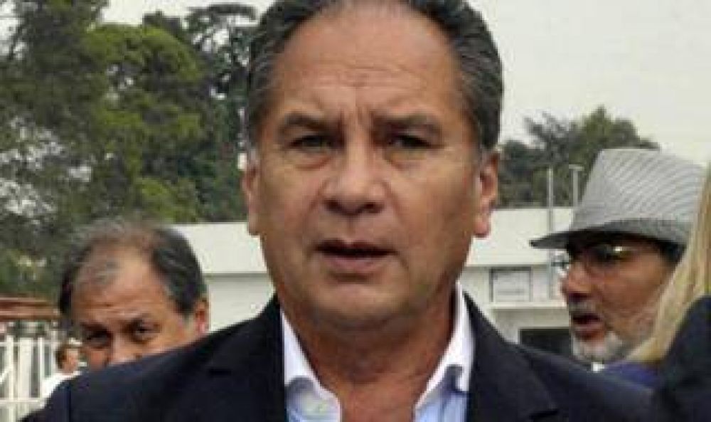 Ituzaing�: Buscan interpelar a Descalzo por malversaci�n de fondos