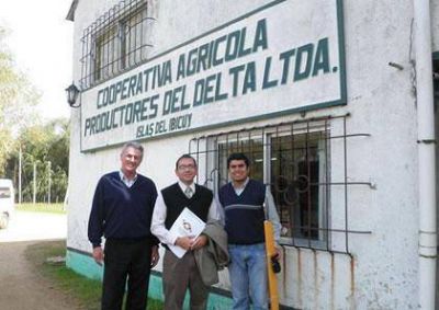 Promotores de la Caja de Cr�dito se reunieron con intendentes del departamento