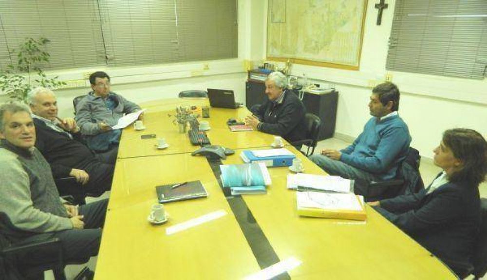OSSE y EDEA buscan evitar volcamientos de l�quidos a la calzada