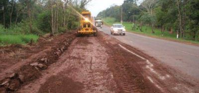 Vialidad restaura banquinas en la Ruta Provincial N� 17