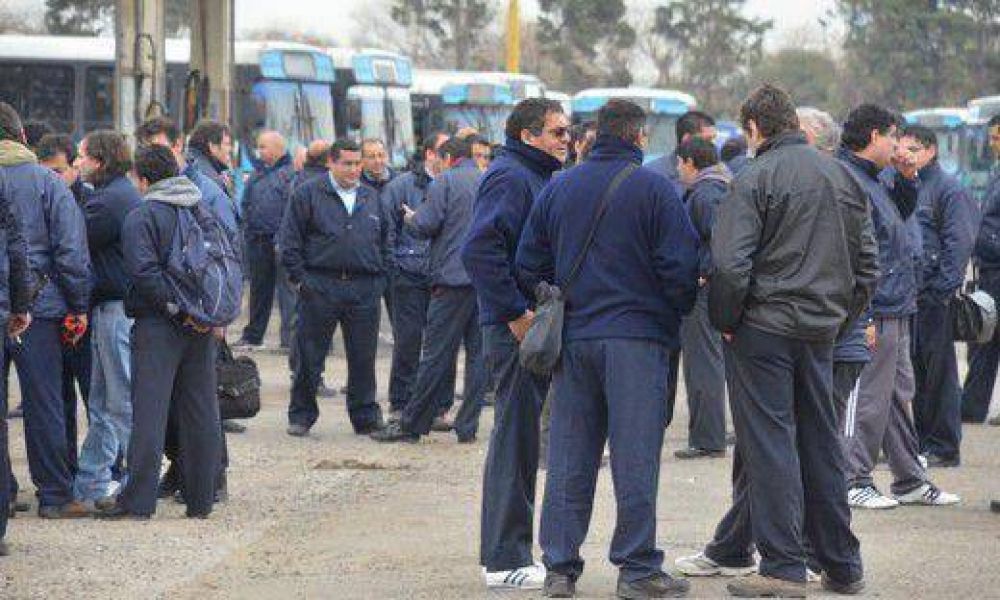 Choferes piden a ediles que medien en el conflicto
