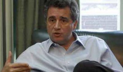 Dolores: Intendente Etchevarren pide paralizar obra a Scioli