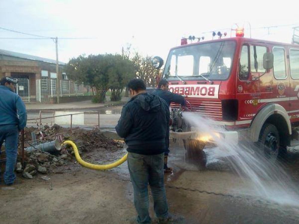 Se rompi� un ca�o en Pueblo Nuevo y gran parte de la ciudad no tiene agua