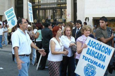 Bancarios realizar�n paro en las dos �ltimas horas de atenci�n