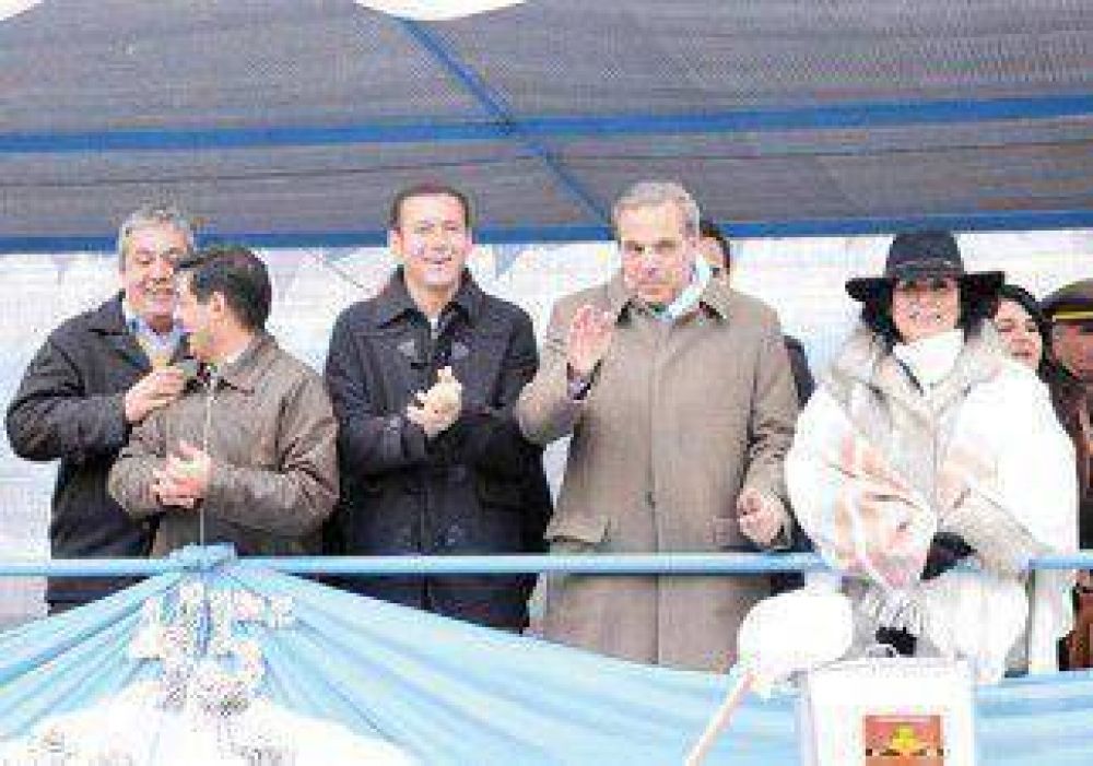 Sapag advirti� sobre los derechos de la provincia 