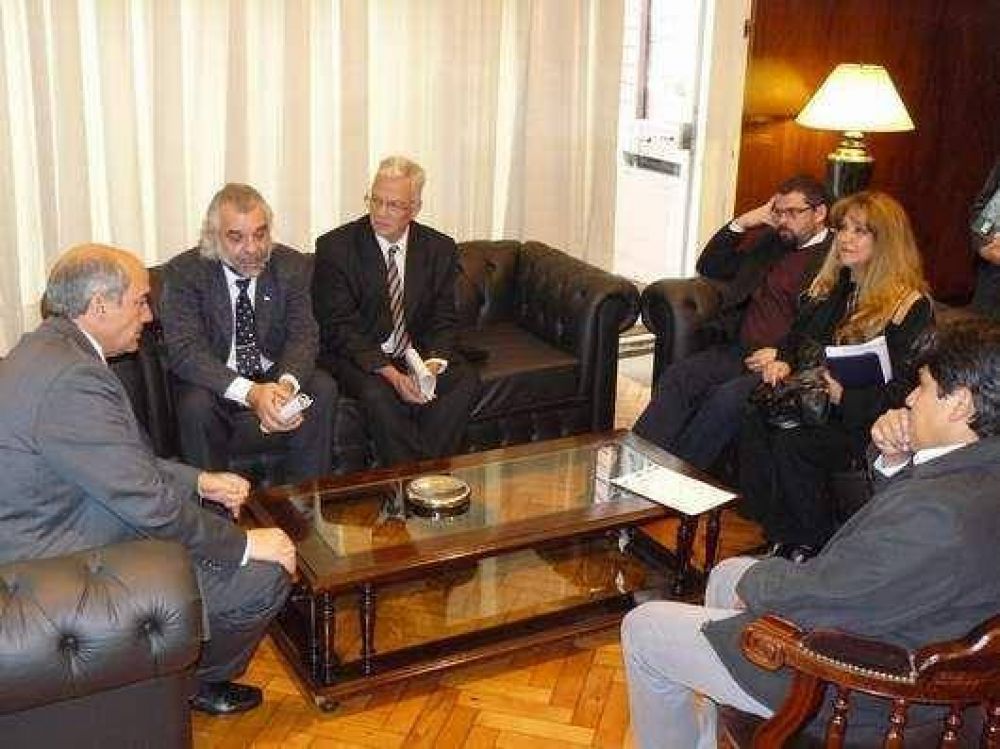 Autoridades educativas visitaron al Vicegobernador Segura 
