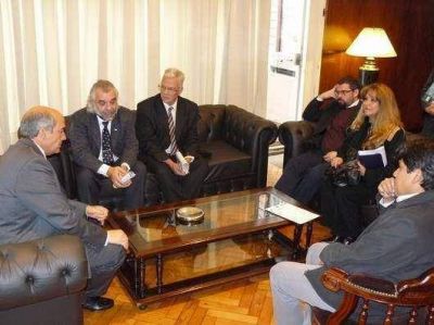 Autoridades educativas visitaron al Vicegobernador Segura 