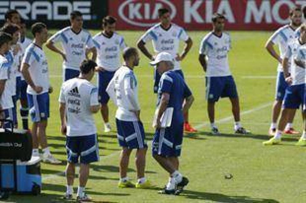 Copa del Mundo 2014: tras la pol�mica, Alejandro Sabella ensay� el esquema t�ctico que le gusta a los jugadores