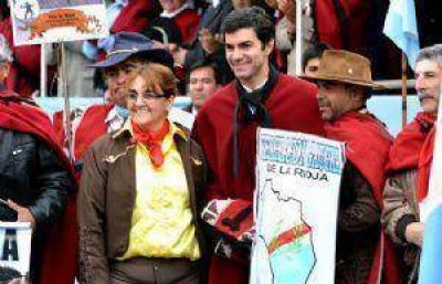 Visitantes de todo el pa�s rindieron tributo al General G�emes 