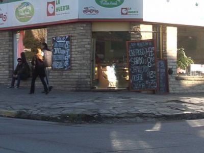 Advirti� que la apuntaban con un arma de juguete y se neg� a entregar el dinero