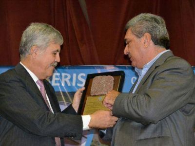 Con palos para Scioli, De Vido arrib� a Berisso para anunciar obras