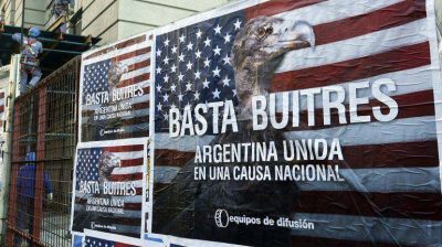 La Ciudad despert� empapelada con afiches contra los holdouts