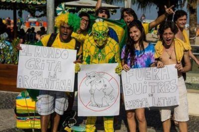 Hinchas unidos contra los buitres