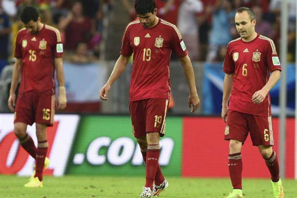Espa�a se suma a la lista de campeones defensores eliminados en primera ronda