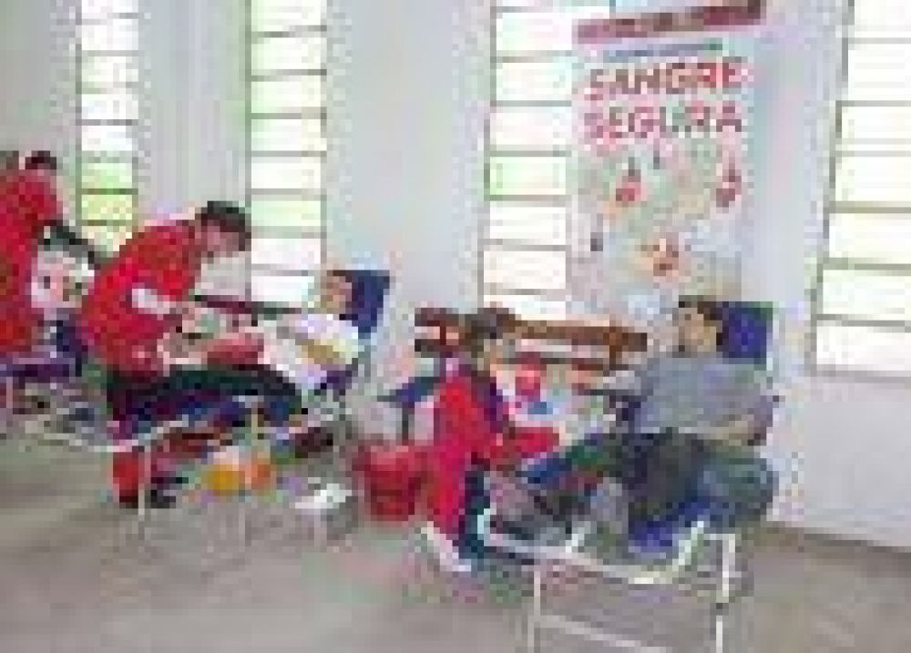 Donantes de sangre celebraron su d�a dando a los que necesitan