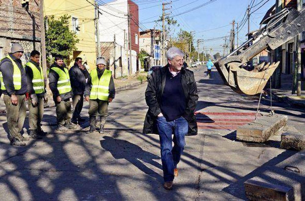 Andreotti presenci� el avance de la obra hidr�ulica para el barrio Crisol