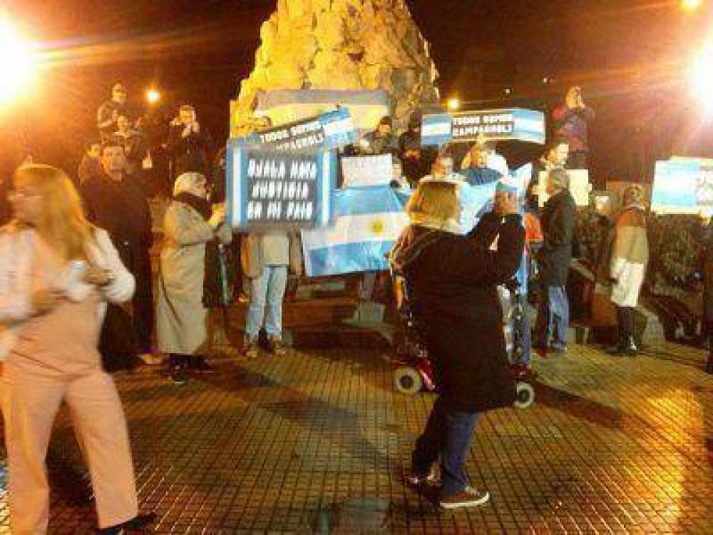 CACEROLAZO EN DEFENSA DEL FISCAL CAMPAGNOLI EN MAR DEL PLATA