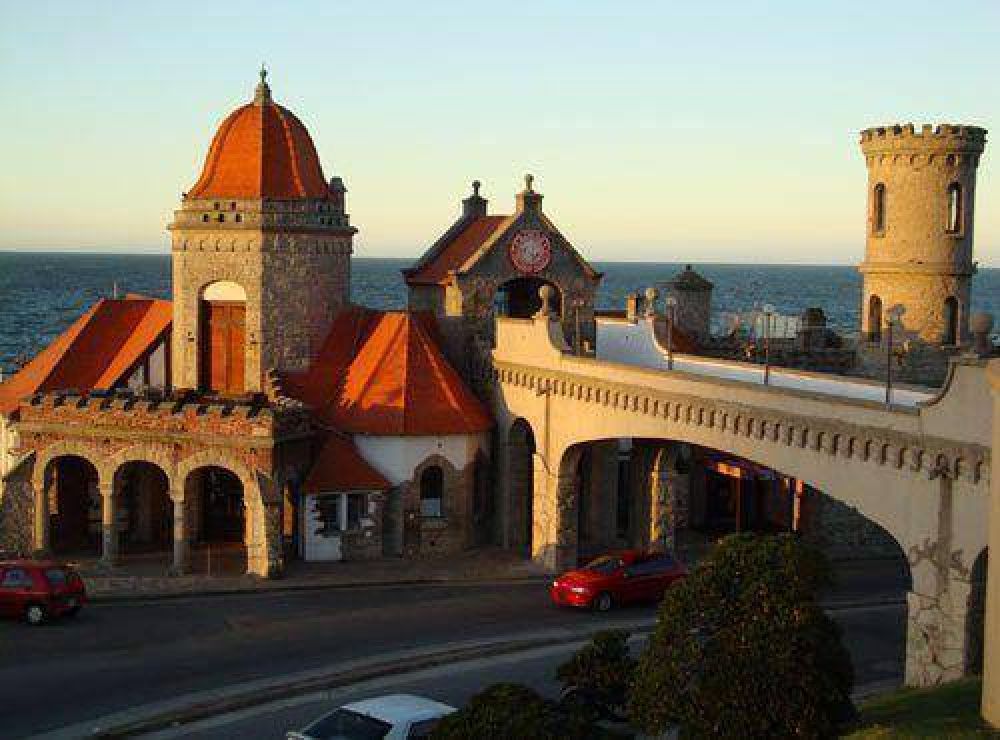 Pulti firma el decreto para las iniciativas privadas del Torre�n y La Perla