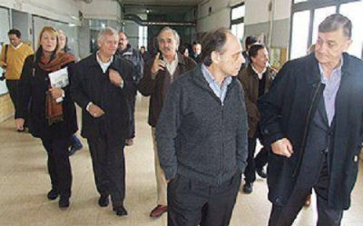Binner desembarc� en el conurbano bonaerense con Stolbizer y Ceballos