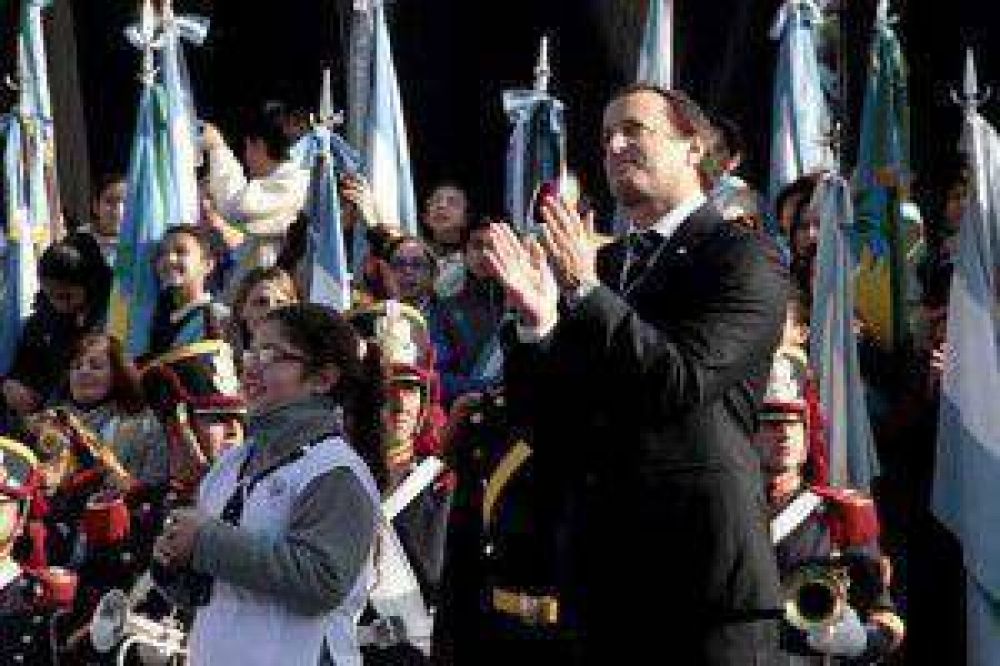 M�s de 6.000 chicos de Lomas le jurar�n lealtad a la bandera