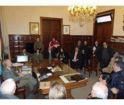 San Nicol�s se prepara para el pico de creciente  