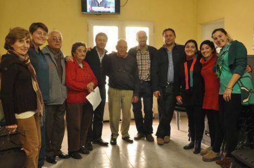 Entregan equipamientos a varios centros de atenci�n primaria de la salud 