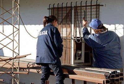 Encapuchados, robaron unos $630 mil de una caja fuerte en la cooperativa de Embajador Martini