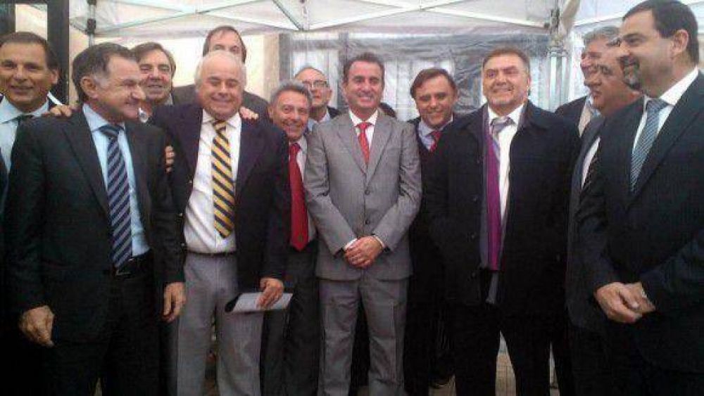 Amaya participa de la jornada �El Presente y el Futuro del Municipalismo en Argentina�