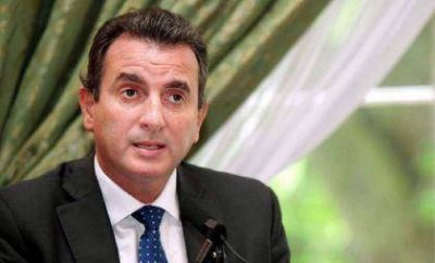 P�rez dice que el pago de sueldos se complica