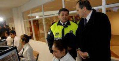 Tucum�n: Incorporar�n 80 j�venes en el call center del 911 para que polic�as patrullen las calles