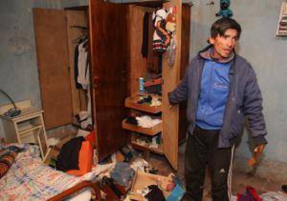 Una banda le rob� hasta la comida a un hombre enfermo