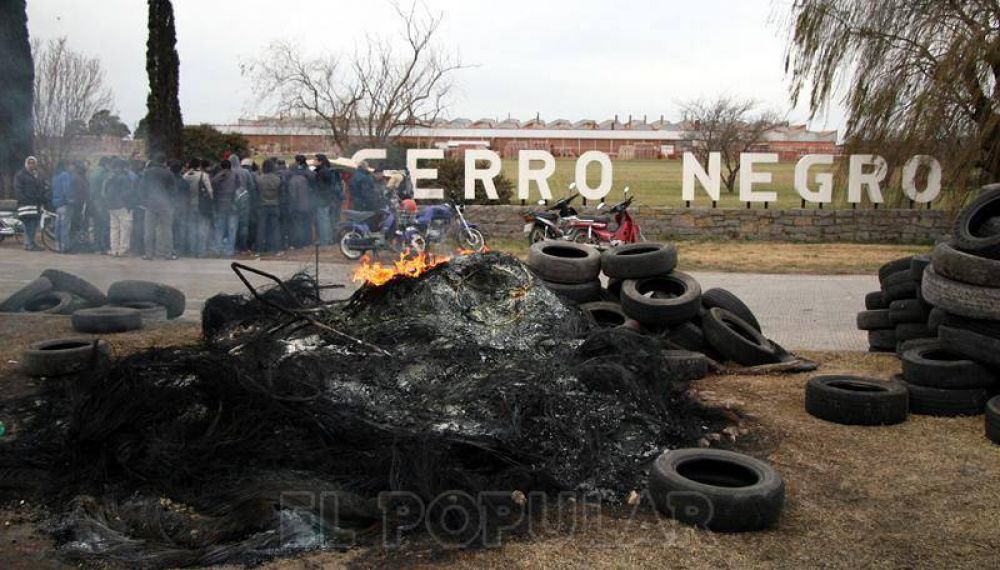 Ceramistas realizan paro por 24 horas en Cerro Negro
