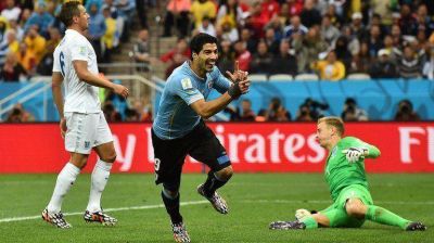 Uruguay venci� a Inglaterra con un Su�rez heroico y sue�a con la clasificaci�n