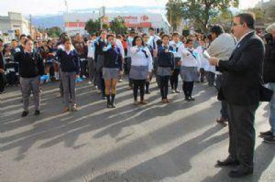 Ra�l Jalil tom� juramento a alumnos de la Capital‏