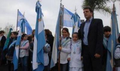 Ins�lito: Massa impidi� a funcionario de Scioli tomar juramento a alumnos de Tigre