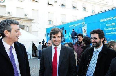 Ghi, Randazzo y Hern�n Sabbatella recorrieron obras del Sarmiento