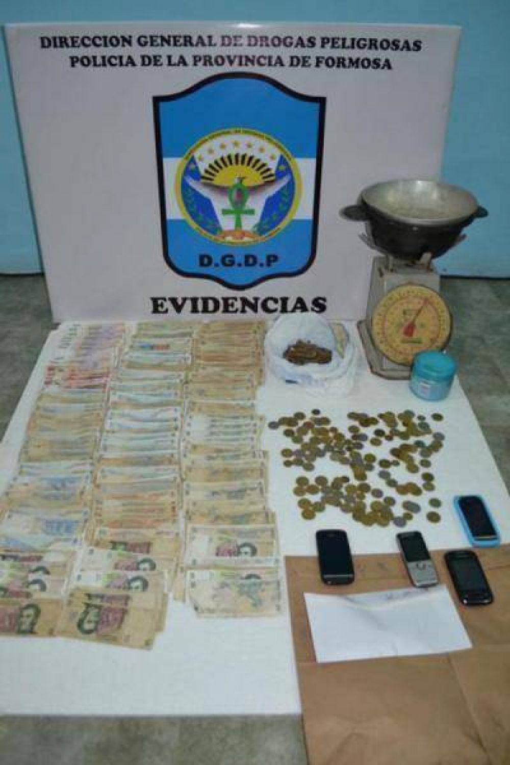 La Polic�a desmantel� un centro de distribuci�n de drogas en el Circuito Cinco