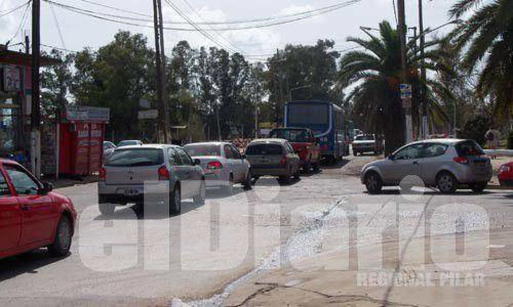 Comerciantes piden una soluci�n para el caos en el tr�nsito