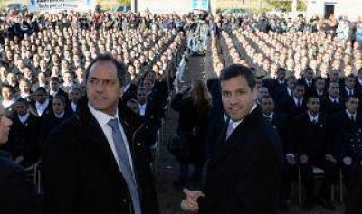 D�a de la Bandera: Scioli toma juramento a aspirantes de polic�a