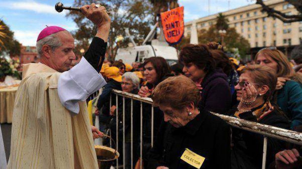 Poli preside la misa de Corpus Christi en la Catedral porte�a