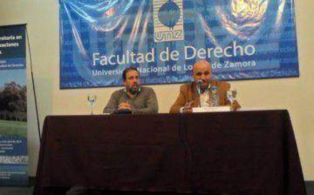 Russo disert� sobre gesti�n deportiva en la UNLZ