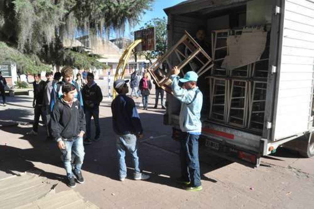 Nuevo mobiliario para la Escuela T�cnica N�2